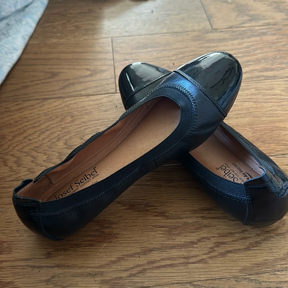 Never worn Josef Seibel flats